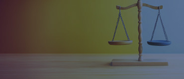 手数料3つの強み。売り手買い手同一手数料の説明の背景画像。