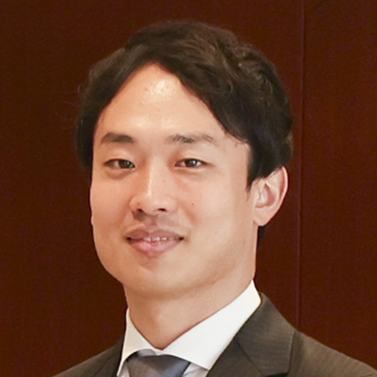 企業情報部　課長　奥山 友介