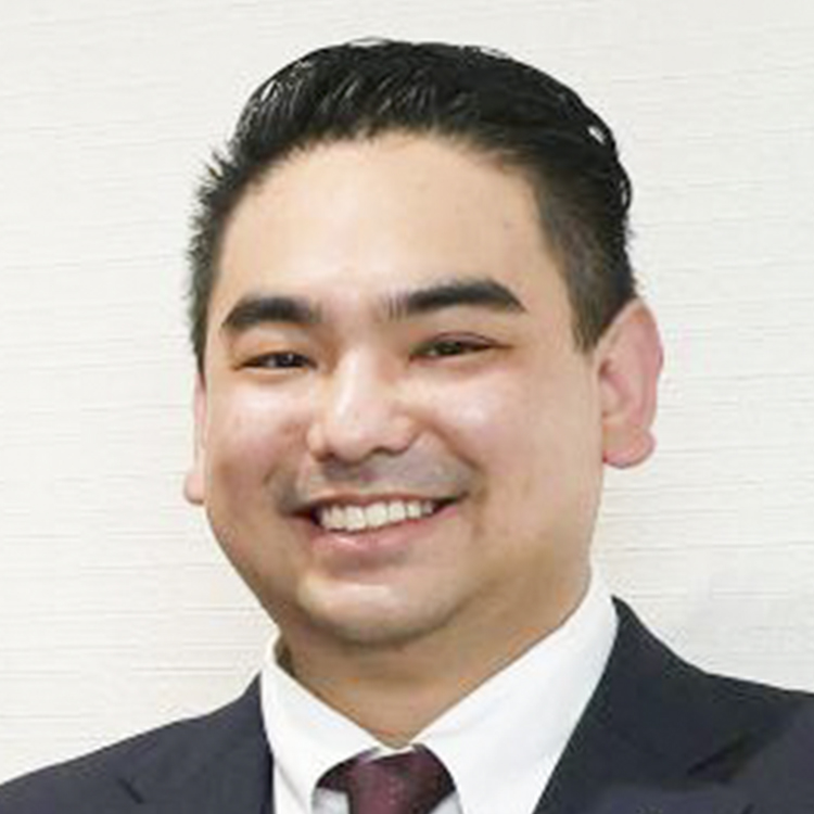 企業情報部　課長　中里 駿大公