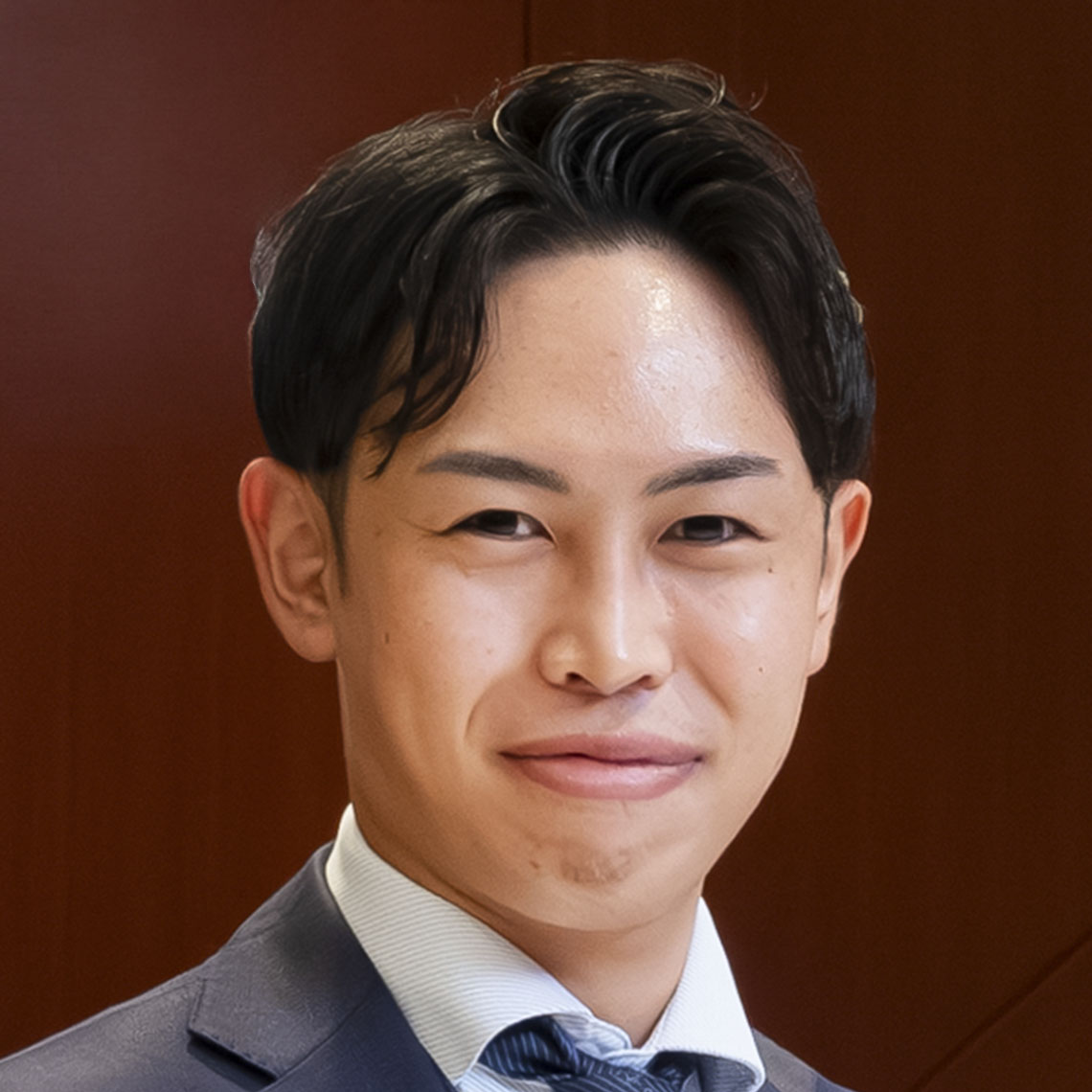 企業情報部　主任　﨑山 颯人