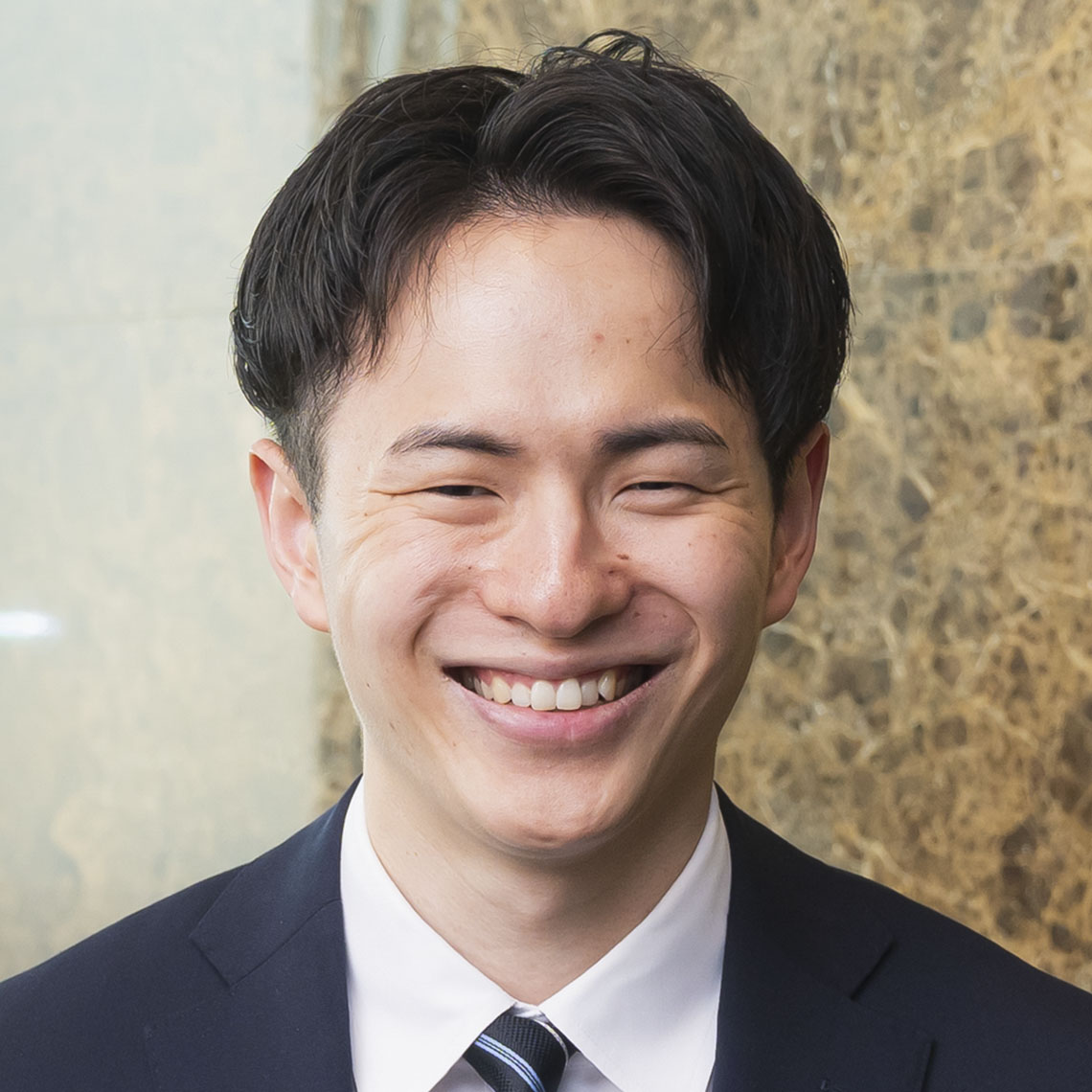 企業情報部 名川 蒔人