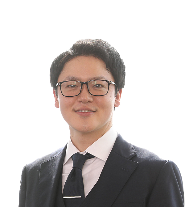 企業情報第十二部長 秋本 陽介