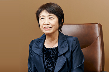 日本計器株式会社 奥様