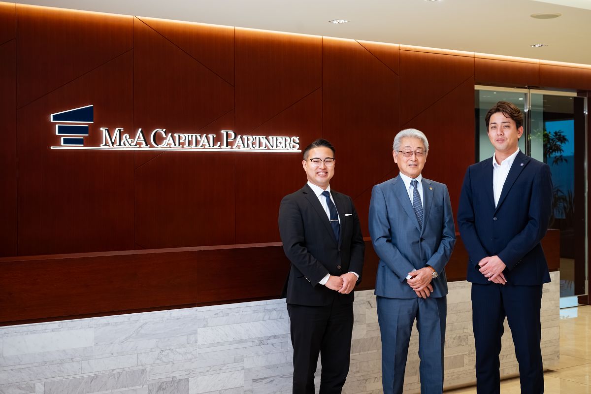 株式会社東和建鋼社と国井興業株式会社のM&A成約記念写真
