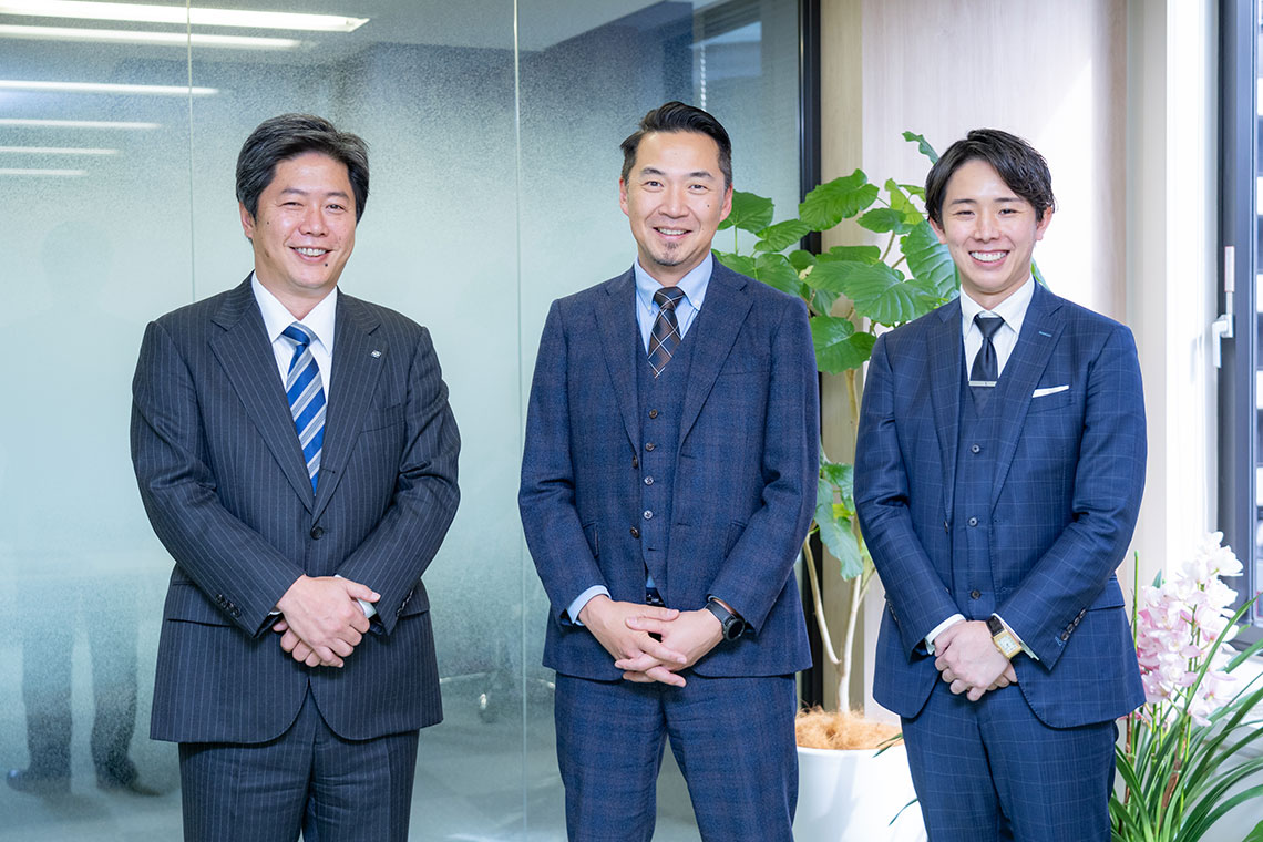 (左から)松本様、小早川様、弊社山﨑
