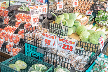 食品スーパー_野菜の陳列イメージ