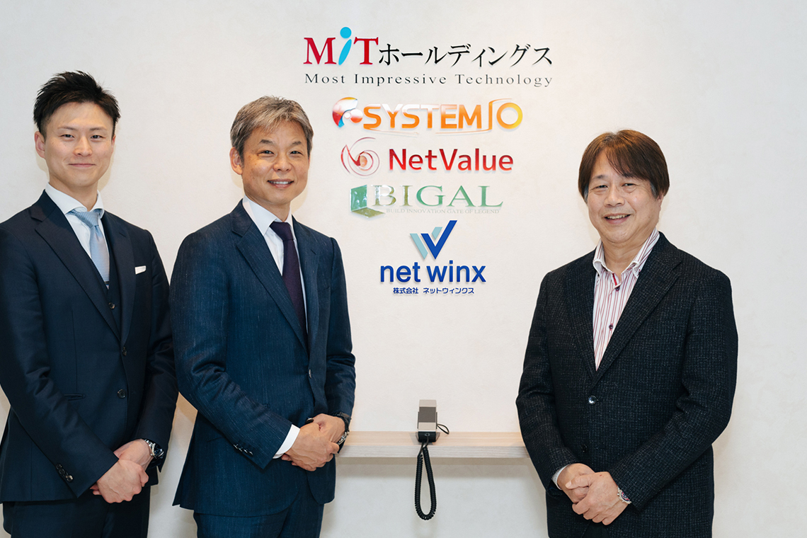 (左から)弊社藤田、青柳様、増田様