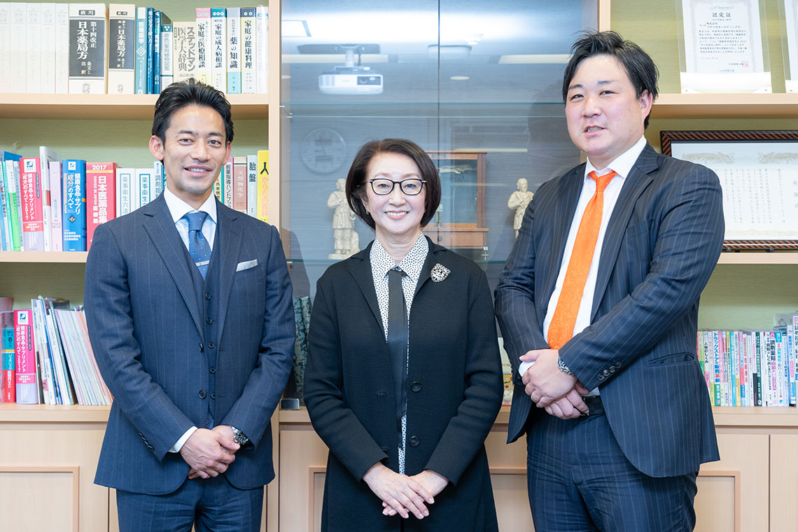 (左から)弊社土屋、二塚様、弊社富居
