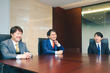 左から　株式会社リーバン　代表取締役社長　大谷　訓、株式会社バディネット 代表取締役社長 堀　礼一郎、弊社　安田直人
