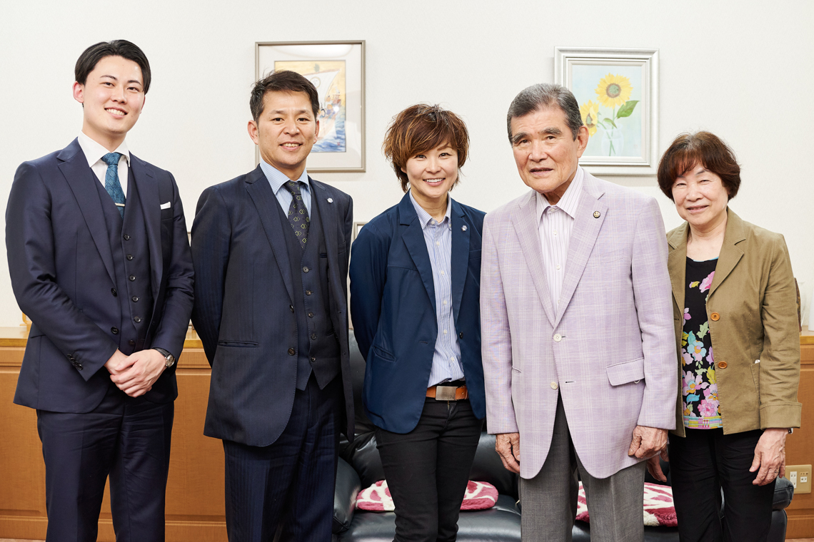 (左から)弊社、様、様
