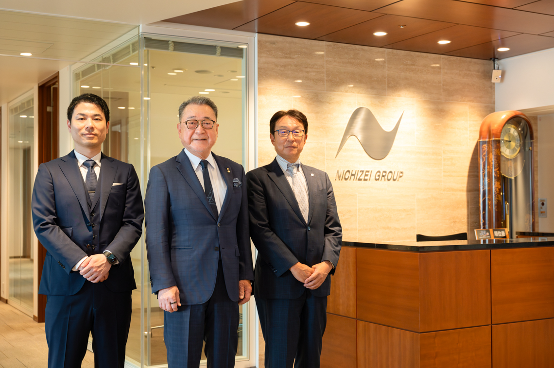 (左から)弊社アドバイザー 山田、武田様、吉田様