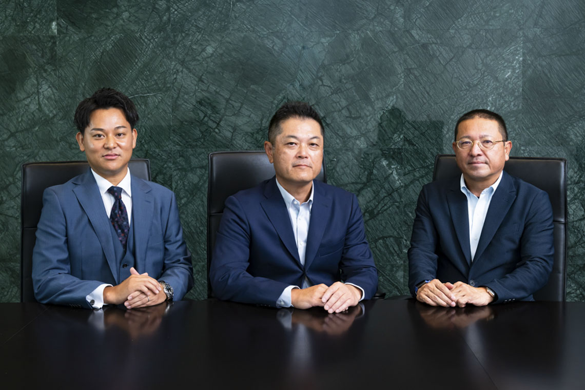 (左から)弊社 徳田/児玉様/鈴木様