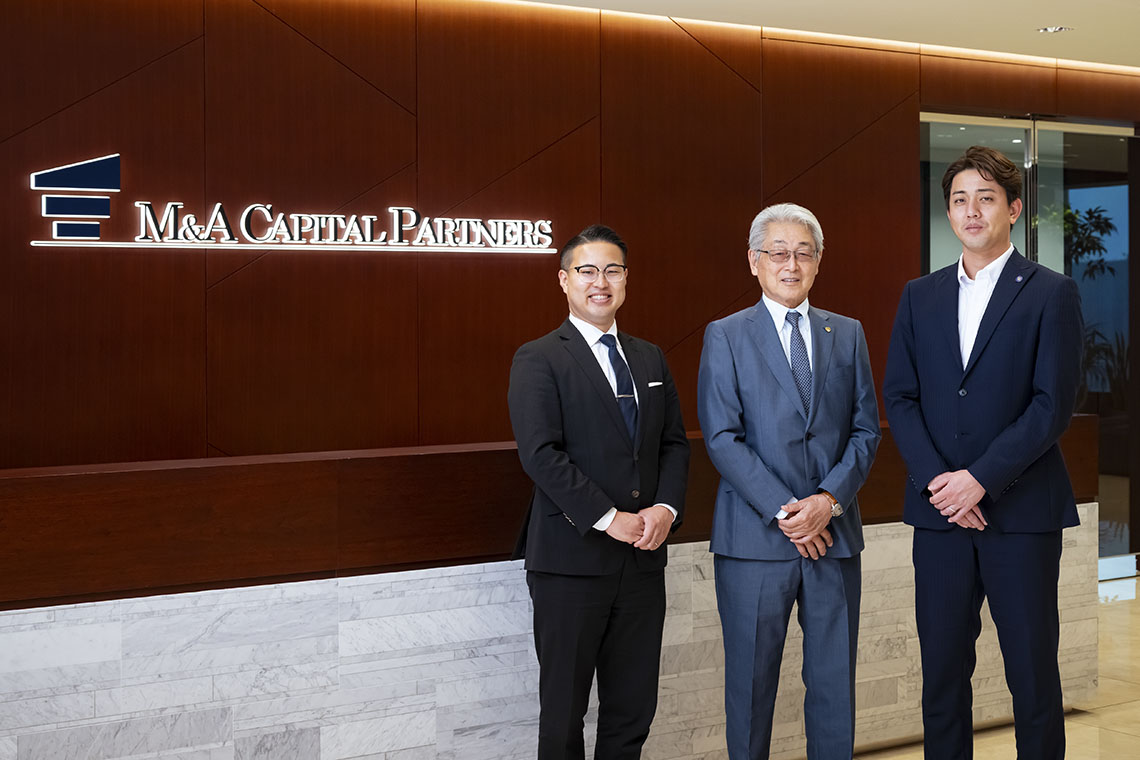 左から、弊社 吉田、田中様、井出様