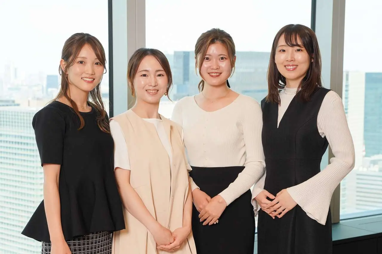 主任 平野 幸子、主任 谷口 菜々美、木村 朱里、西山 遥香