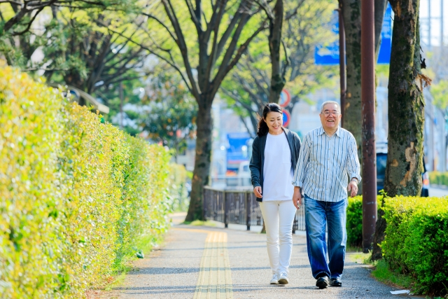 高齢者散歩のイメージ